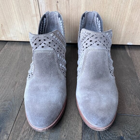 Vince Camuto Prasata Booties Size 6 Taupe Laser Cut Suede Leather Ankle Boots - Picture 3 of 7